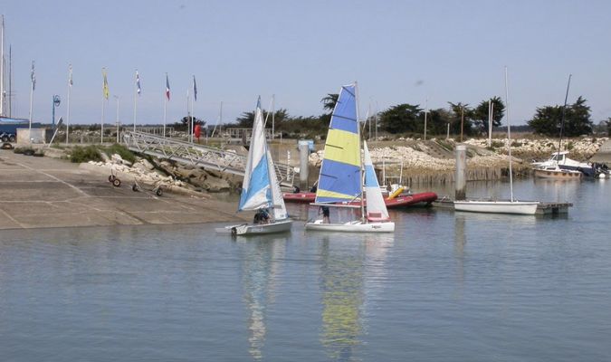 école de voile à l'île de ré couarde sur mer