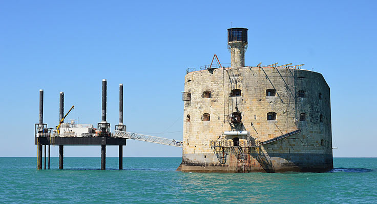 visite en bateau de fort boyard proche de l'île de ré