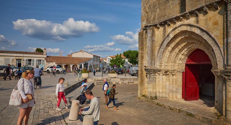 Visiter la Flotte en Ré depuis le camping 5 étoiles la Grainetière