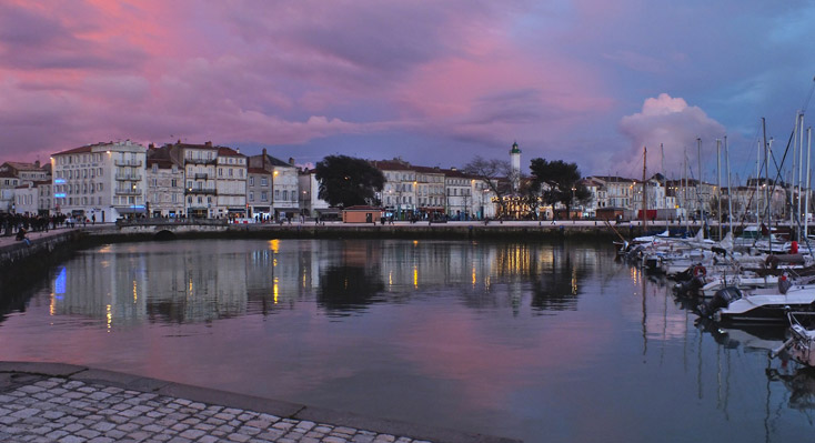 coucher de soleil sur le port de la rochelle