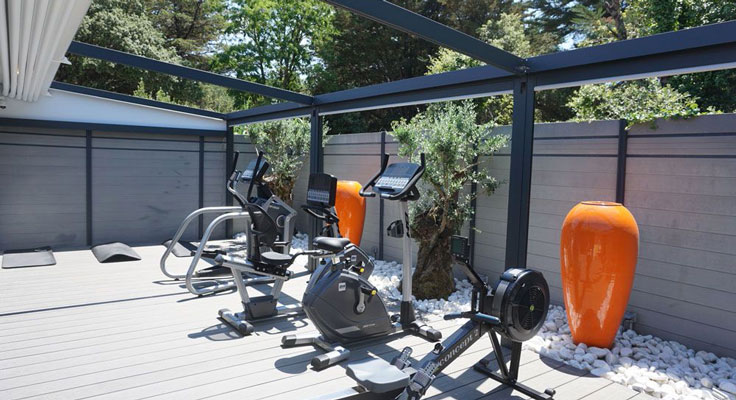 Salle de sport ouverte du camping la grainetière sur l'île de ré